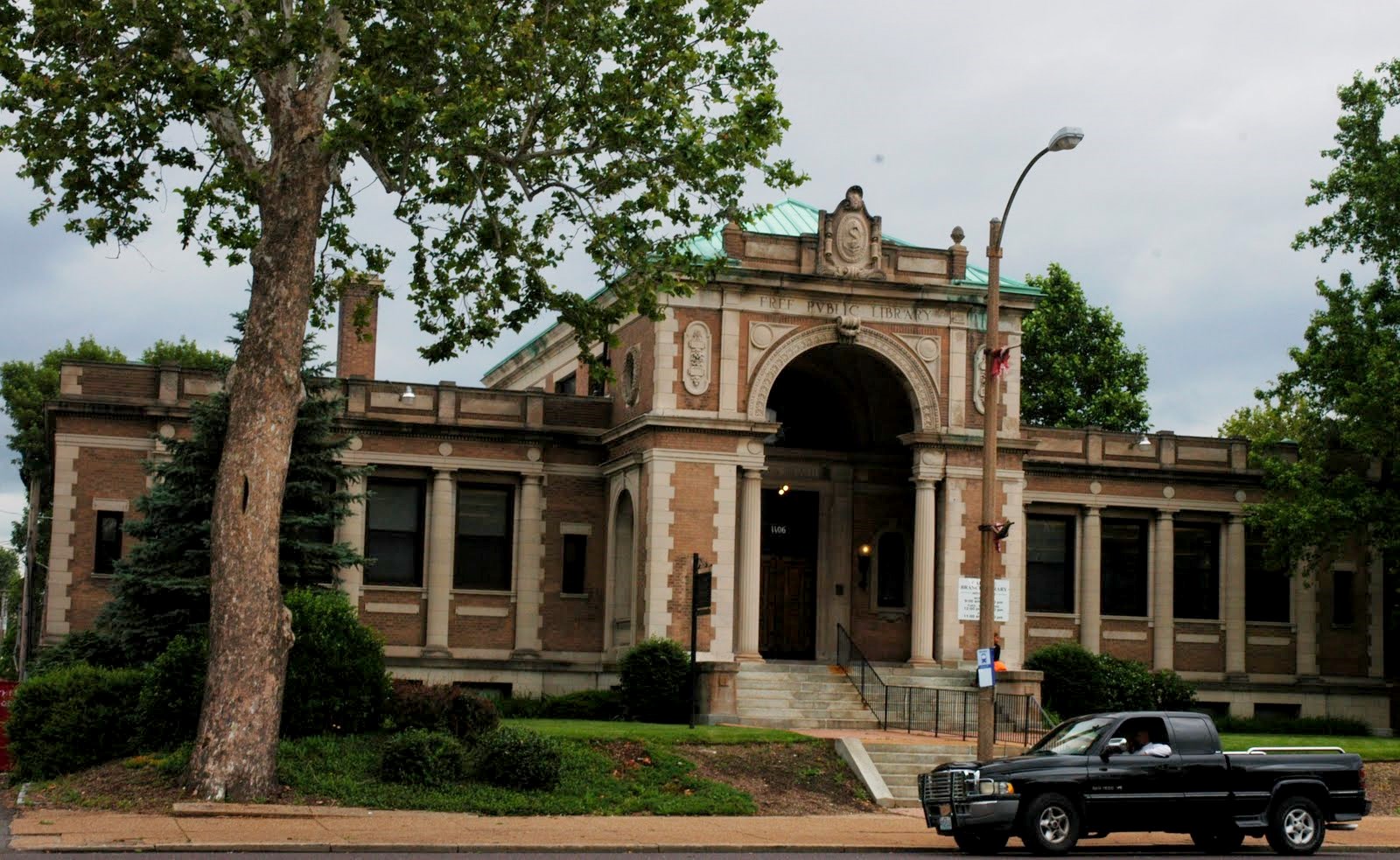 Academy neighborhood - STL